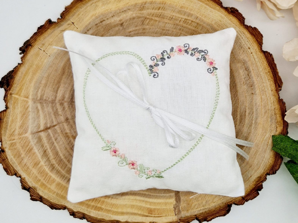 Ringkissen Blumenherz - ITH-Stickdatei